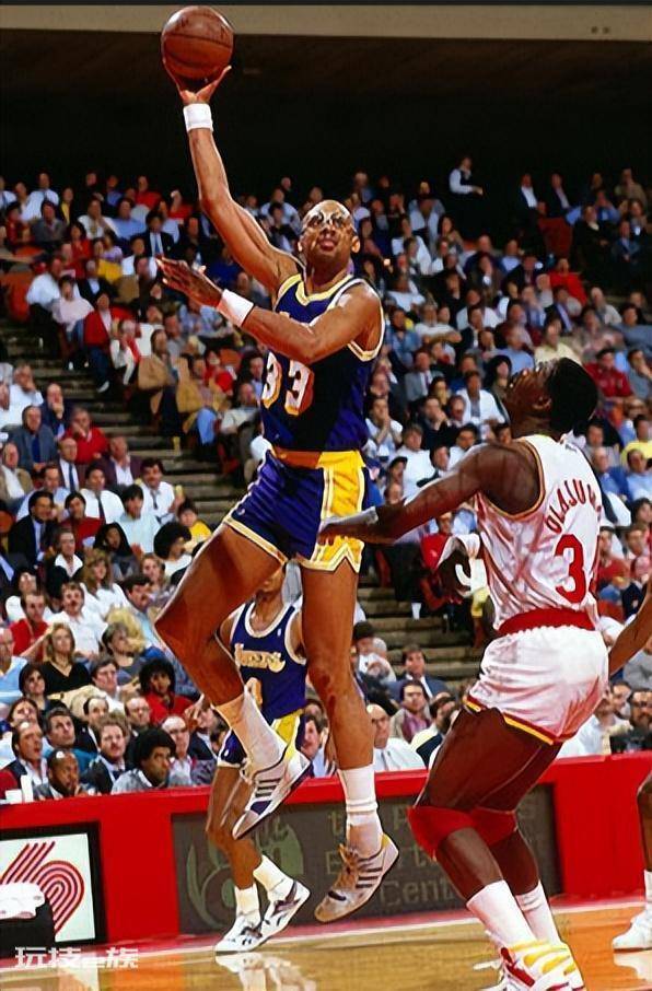 nba球星排名历史(NBA篮球史上实力最强的十大球星)-图片9